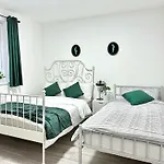 4B4B Entire House Sleeps 11 Driveway Parking Near Coventry University And City Centre