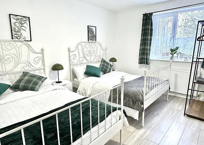 4B4B Entire House Sleeps 11 Driveway Parking Near Coventry University And City Centre
