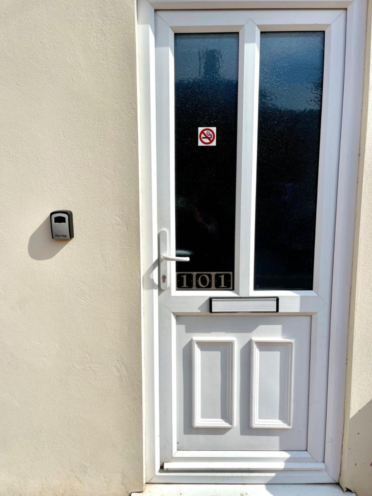 4b4b Entire House Sleeps 11 Driveway Parking Near And Centre Coventry
