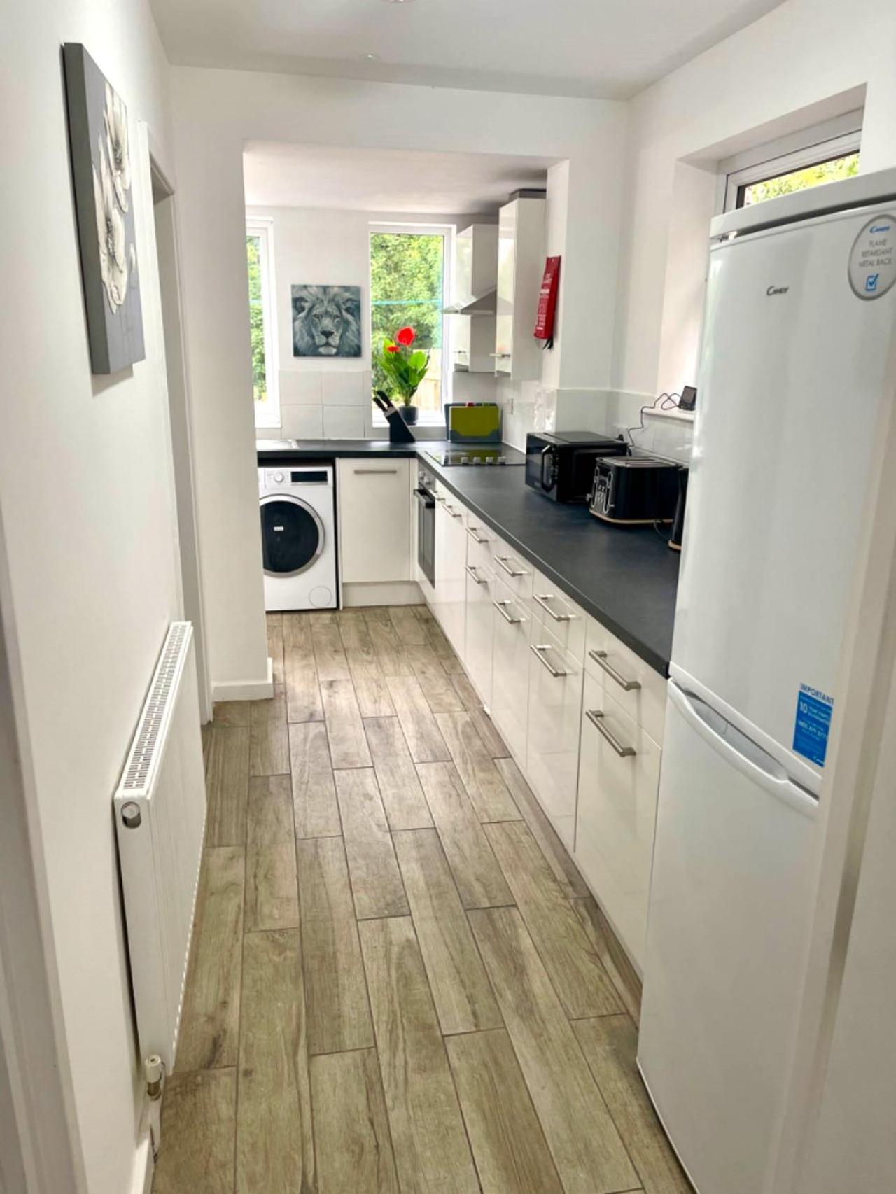 Holiday home 4b4b Entire House Sleeps 11 Driveway Parking Near And Centre Coventry